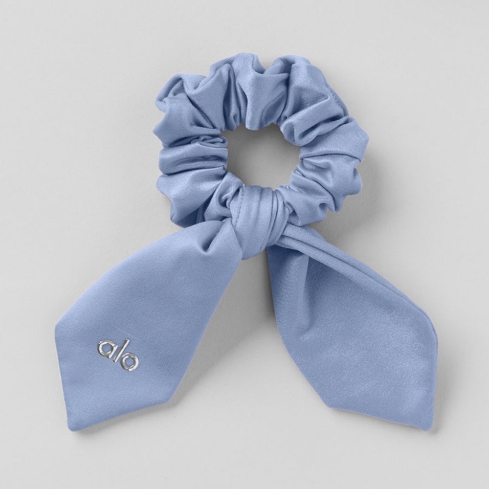 ✨ NWT ALO Airlift Rhythm Scrunchie – Winter Frost Blue One Size